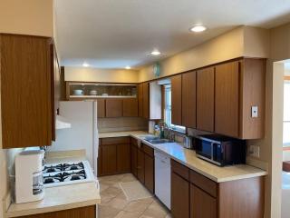 Hidden Gem - MCModern Cozy home - 2