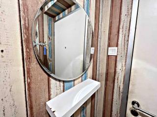 Sailor Studio Fast Wifi Android TV at Apt Green Bay Pluit Tower F - 6