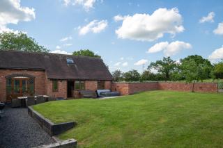 Coach House at Oaks Barn Farm Alcester with optional hire Salt water hot tub - - 3