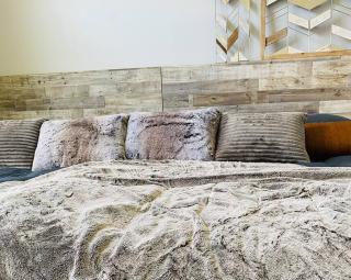 The Herringbone Blue; Sleeps 20+ near Fort Bragg - - 1