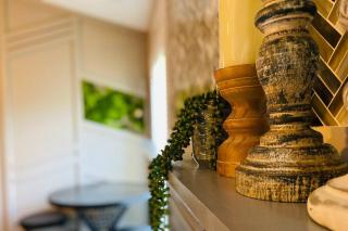 The Herringbone Blue; Sleeps 20+ near Fort Bragg - - 7