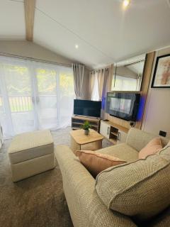 Joema Lodge with Hot Tub - York - 6