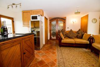 Coach House at Oaks Barn Farm Alcester with optional hire Salt water hot tub - - 4