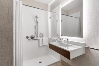 Holiday Inn Express Vancouver North by IHG - 8