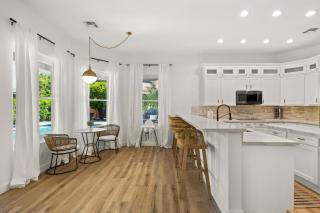 Pool Table, Putting Green Luxury Oasis in Mesa - Mesa - 1