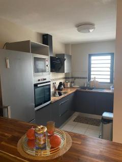 Le Suffren - situé au front de mer de ST PIERRE - 4