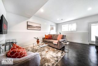 Stunning Modern Suite - King Bed - Free Parking & Netflix - Fast Wi-Fi - Long Stays Welcome - Edmonton - 5
