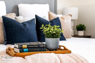 Stunning Modern Suite - King Bed - Free Parking & Netflix - Fast Wi-Fi - Long Stays Welcome - Edmonton - 1