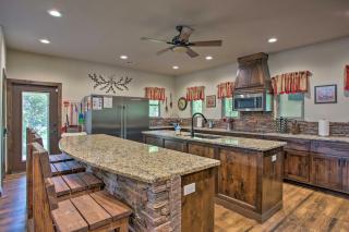 All-Encompassing Family Retreat Near Lake Texoma! - 6