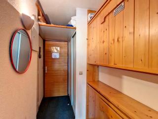 Charmant 2 Pièces avec Balcon, Accès Direct aux Pistes, Proche Commerces - FR-1-518-135 - 5