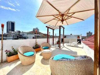 5br COZY HOUSE ROOFTOP POOL AC OLD CITY - 0