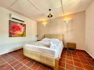 5br COZY HOUSE ROOFTOP POOL AC OLD CITY - 2