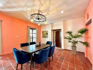 5br COZY HOUSE ROOFTOP POOL AC OLD CITY - 1