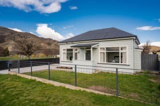 Lake Dunstan Cottage - Cromwell Holiday Home - Cromwell - 0