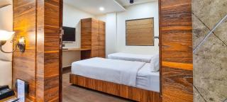 ROYAL CLIFF HOTEL & RESORTS - Nagpur - 4