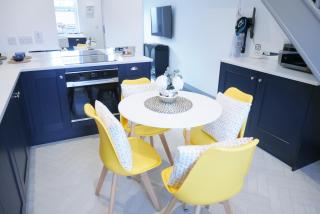 2 bed luxury duplex apartment in heart of Holt - Holt - 3