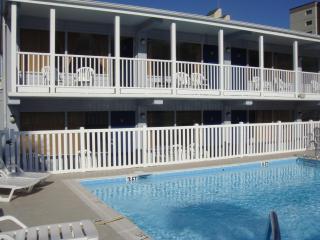 Edgewater Inn - 8