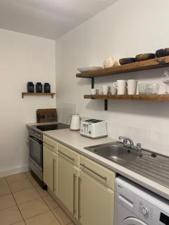 Fab Stay UK - Coastal and Country Retreat with free secure off road parking minutes from both Dover and Deal - 7