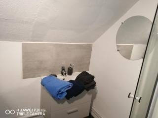 Studio grand lit 160 tout équipé wifi - Le Creusot - 2