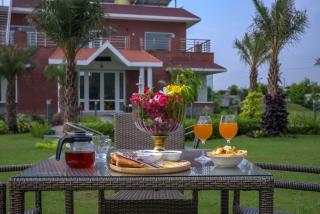 StayVista at Hillside Paradise 4BHK Lavish house in Delhi - Dhauj - 5