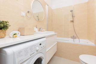 Warsaw Wola Apartment near Nocny Market by Noclegi Renters - 2