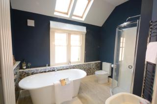 Holly Lodge - 2
