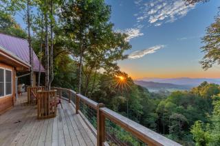 Stunning 2BR Cabin with Mountain Views - Waynesville - 2