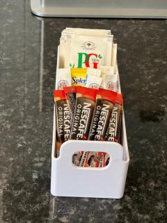 River View Apartment - Central Dundee - Free Private Parking - Sky & TNT Sports - Lift Access - Superfast WIFI - Quiet Neighbourhood - 2 Bathrooms - Amazing Views - Balcony & Courtyard - Long Stays Welcome - 2