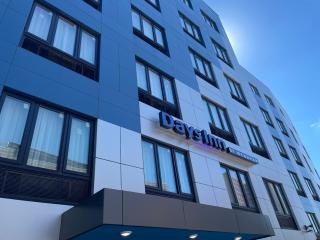 Days Inn by Wyndham Bronx NYC - Bronx - 0
