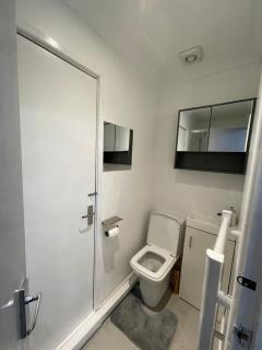 Newly refurbished modern 2 bedroom flat - 2