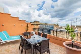 Fantastic 3 Bedroom Duplex Penthouse with Terrace - Sliema - 3
