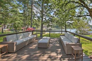 Deck, Fire Pit: Waterfront Lake Hamilton Home - 0