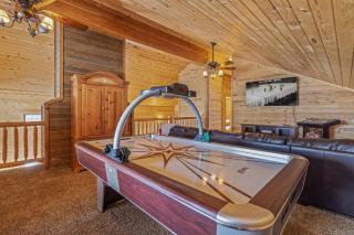 Liberty Lodge by KABINO Hot Tub Air Hockey 3 Living Rooms 7 bedrooms Boat Launch Reservoir ATV Snowmobile Trails WiFi - Island Park - 6