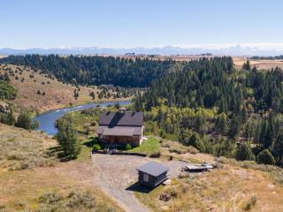 Lindas Perch by KABINO On Bank of Henrys Fork Mtn Views Fishing 6 acres Snake River WIFI - Ashton - 6