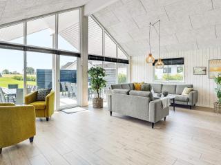 Luxury Retreat for 18 - By Traum Ferienwohnungen - 1