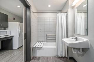 Baymont by Wyndham Ocala Suites - 1