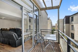 Apartment 36 Pacific Apartments - 1