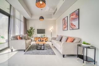 Flawless 3BR Townhouse with Assistant's Room at DAMAC Hills 2 by Deluxe Holiday Homes - Dubai - 0
