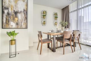 Flawless 3BR Townhouse with Assistant's Room at DAMAC Hills 2 by Deluxe Holiday Homes - Dubai - 1