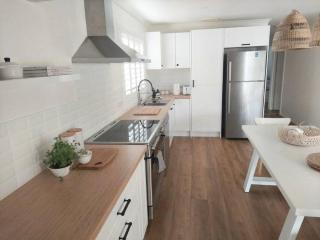 White Cottage on Ninety Mile Beach - 5