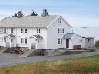 Six-Bedroom Holiday home in Bud - Bud - 4