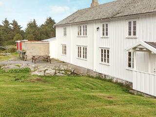 Six-Bedroom Holiday home in Bud - Bud - 3