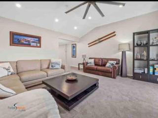 Stylish Thredbo Alpine Chalet + Garage in Tranquil Setting - Thredbo - 1