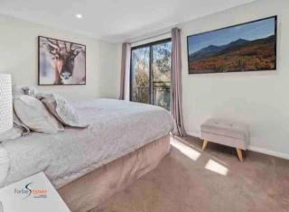 Warm Thredbo Chalet with Garage & Easy Ski Access - 8