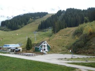 Appartement 2 pièces au pied des pistes, balcon et casier à ski - FR-1-557-105 - 8