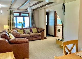 Bracknell Cottage - 1