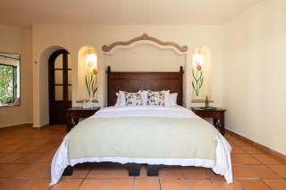 Rooftop Jacuzzi! Country-style 4 Bedroom Cottage - 4