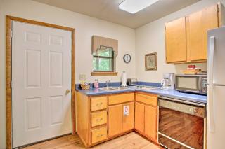 Bright Davis Escape with Screened-In Porch! - Davis - 2