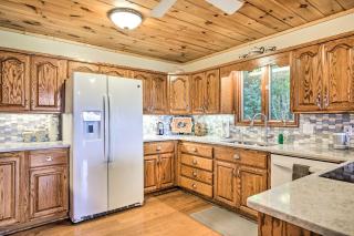 Hiawassee Home with Fire Pit and Furnished Deck! - Hiawassee - 4