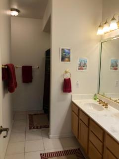 2 master suites and loft with kitchenette in upper level within our shared townhome - Mesa - 3